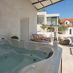 Luxury Lake-view Karmen With Heated Pool, Private & Sunset Terrace Villa Ricice (Prolozac)