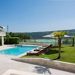 Luxury Lake-view Karmen With Heated Pool, Private & Sunset Terrace Villa Ricice (Prolozac)