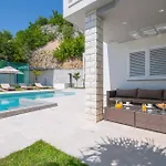 Luxury Lake-view Karmen With Heated Pool, Private & Sunset Terrace Ricice (Prolozac)