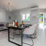 Luxury Lake-view Karmen With Heated Pool, Private & Sunset Terrace