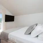 Villa Luxury Lake-view Karmen With Heated Pool, Private & Sunset Terrace Ricice (Prolozac)