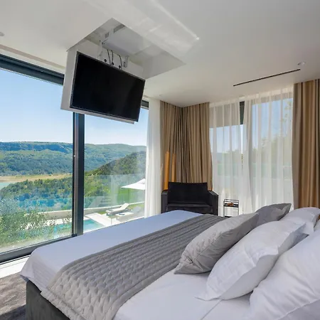 Villa Luxury Lake-view Karmen With Heated Pool, Private & Sunset Terrace Ricice (Prolozac)