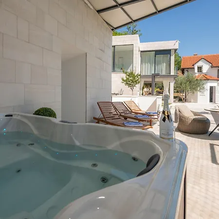 Luxury Lake-view Karmen With Heated Pool, Private & Sunset Terrace Villa Ricice (Prolozac)