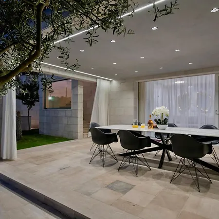 Luxury Lake-view Karmen With Heated Pool, Private & Sunset Terrace