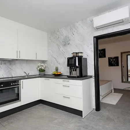 Luxury Lake-view Karmen With Heated Pool, Private & Sunset Terrace *