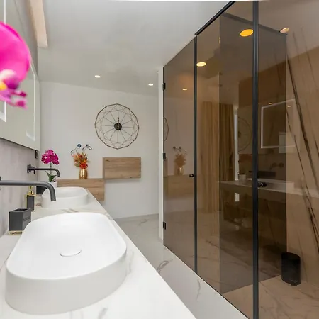 Luxury Lake-view Karmen With Heated Pool, Private & Sunset Terrace