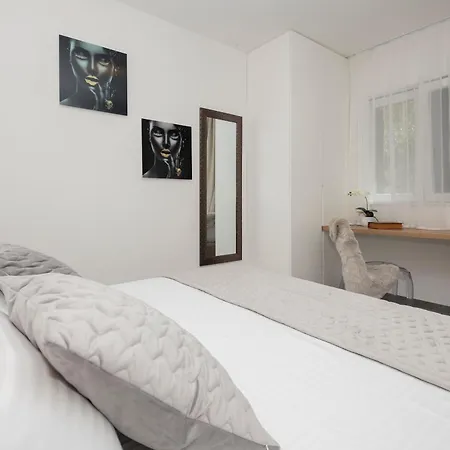 Villa Luxury Lake-view Karmen With Heated Pool, Private & Sunset Terrace