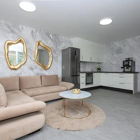 Villa Luxury Lake-view Karmen With Heated Pool, Private & Sunset Terrace *