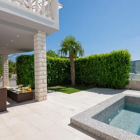 Villa Luxury Lake-view Karmen With Heated Pool, Private & Sunset Terrace *