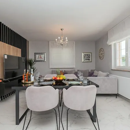 Luxury Lake-view Karmen With Heated Pool, Private & Sunset Terrace Villa *