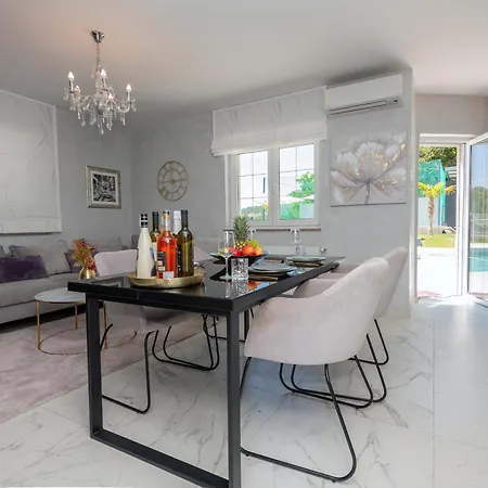 Luxury Lake-view Karmen With Heated Pool, Private & Sunset Terrace