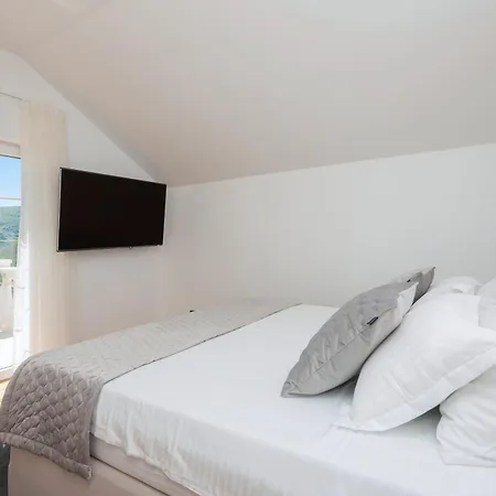 Villa Luxury Lake-view Karmen With Heated Pool, Private & Sunset Terrace Ricice (Prolozac)