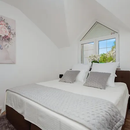 Luxury Lake-view Karmen With Heated Pool, Private & Sunset Terrace