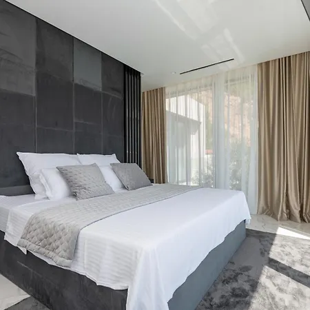 Luxury Lake-view Karmen With Heated Pool, Private & Sunset Terrace *