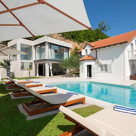 Luxury Lake-view Karmen With Heated Pool, Private & Sunset Terrace Ricice (Prolozac)